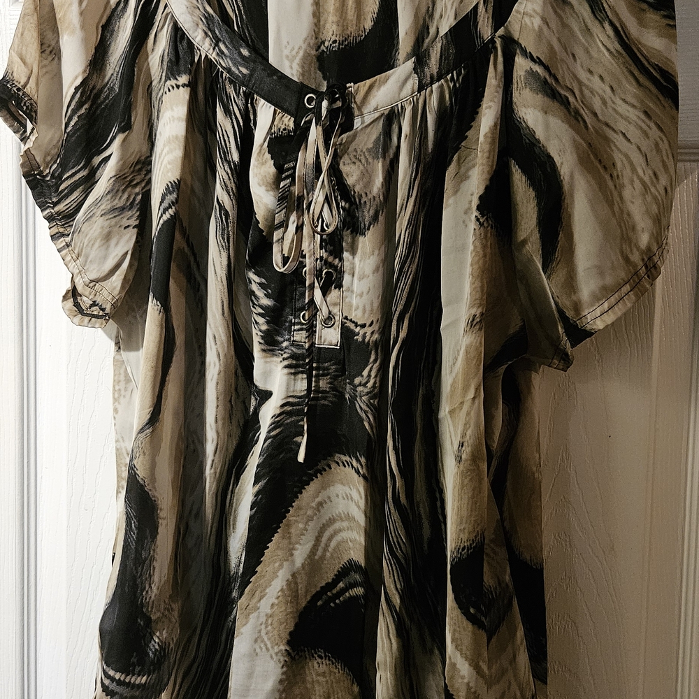 Zac & Rachel Black and Tan Patterned Top
